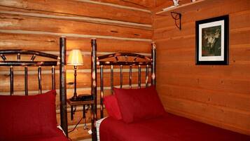Traditional Cabin, Mountain View | 2 bedrooms, free WiFi, bed sheets