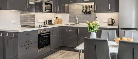 Fridge, microwave, oven, stovetop