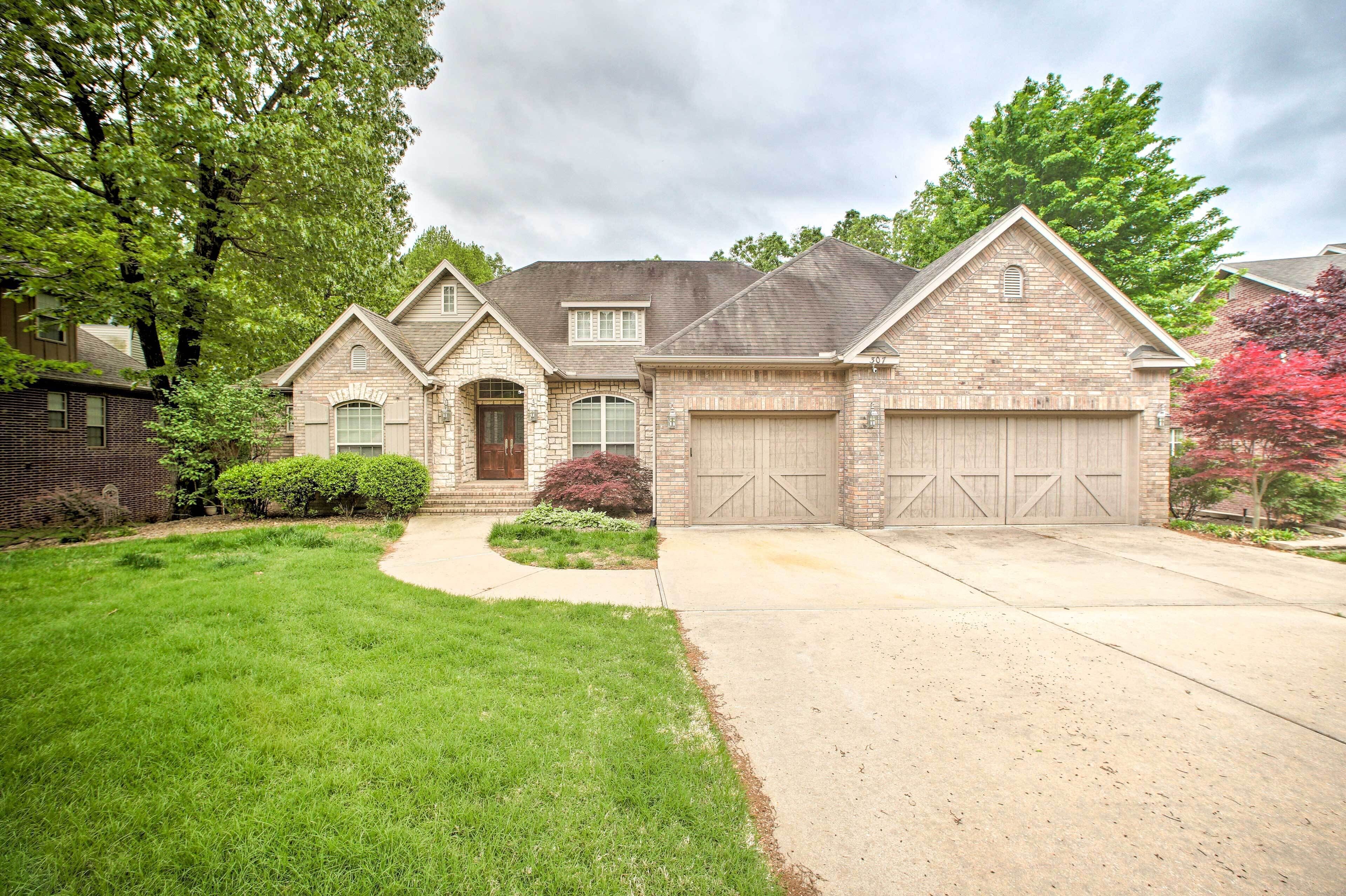 Bentonville Home w/ Pool Table, 2 Mi to Downtown!