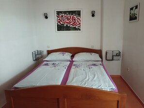 3 bedrooms, WiFi, bed sheets - Comfort three bedroom apartment for 5 persons (Biograd na Moru)
