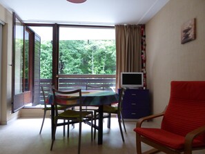Dining - Charming apartment in quiet luxury residence, Mountain View (Mont-Dore)