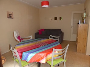 TV, DVD player -  Charming apartment in quiet luxury residence, Mountain View (Mont-Dore)
