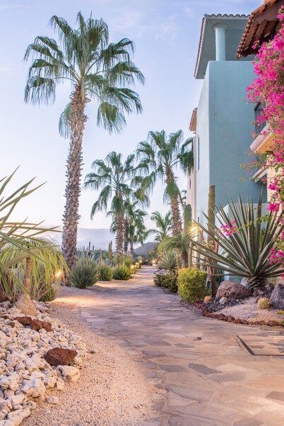 Casa del Gallo-Home in Loreto bay- Baja reimagined! steps from Community Pool