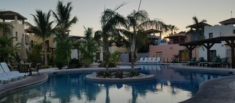 Casa del Gallo- 2 BR & 2 BA Home in Loreto bay- Baja reimagined! steps from Community Pool