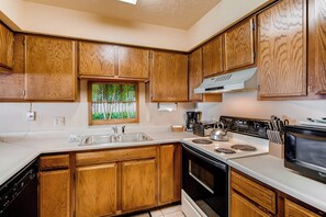 Microwave, oven, dishwasher, coffee/tea maker - Unique, Mountain 4 BR Condo by RedAwning (Crested Butte)