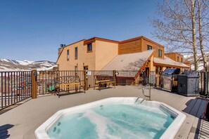 Terrace/patio - Unique, Mountain 4 BR Condo by RedAwning (Crested Butte)
