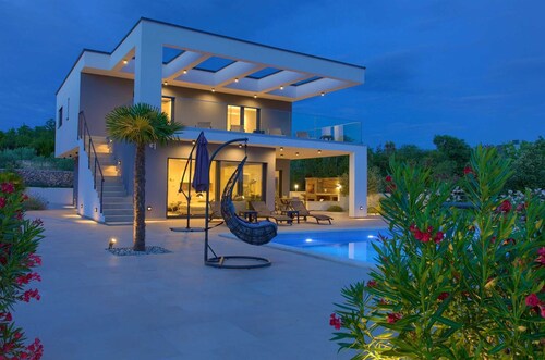 Villa QUADRA with heated pool