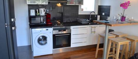 冷蔵庫、電子レンジ、オーブン、食器洗い機