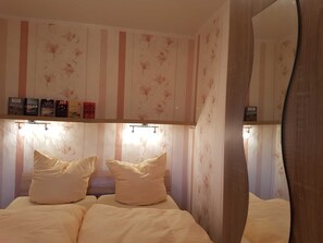 Unclassified image, 2 of 7, button