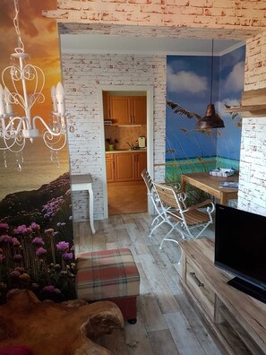 Unclassified image, 3 of 7, button