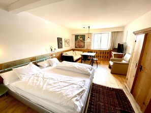 1 bedroom, iron/ironing board, travel crib, free WiFi - Romantic studio with garden, SWIMMING POOL, mountain railways for free (Telfes)