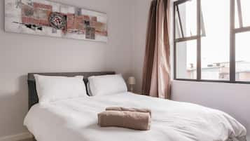 2 bedrooms, iron/ironing board, internet, bed sheets