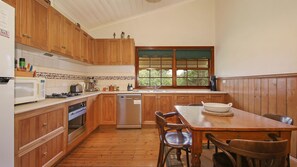 Micro-ondes, four, plaque de cuisson, lave-vaisselle