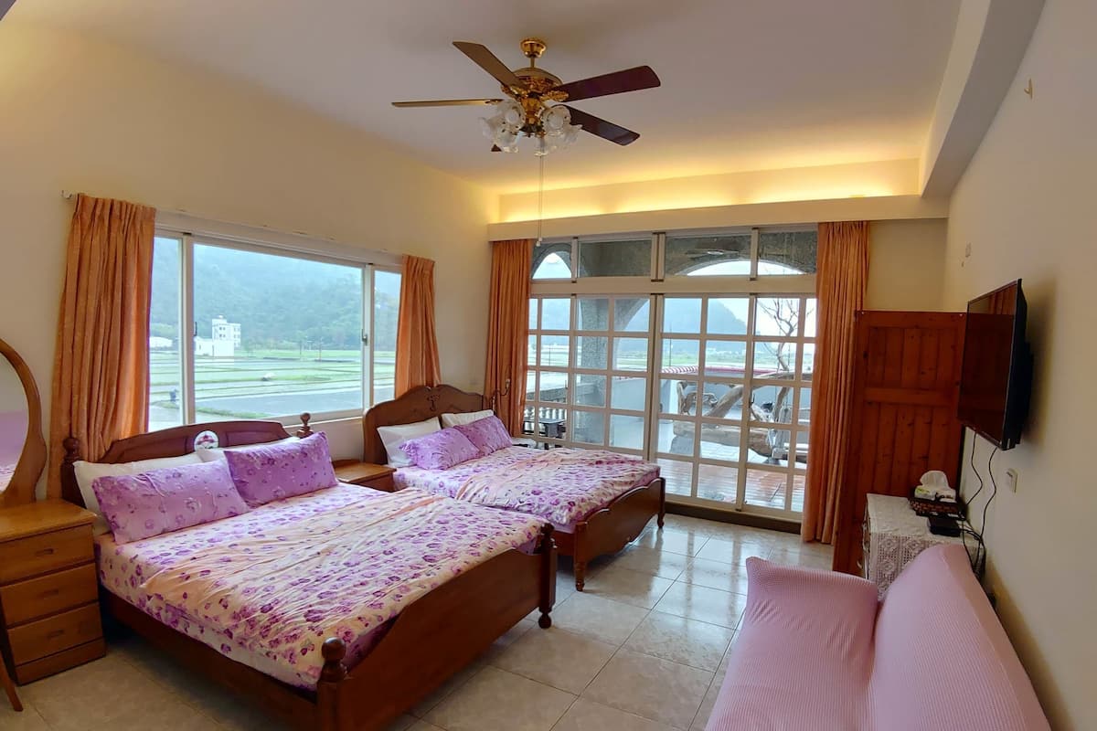 Comfort Quadruple Room | Desk, blackout drapes, rollaway beds (surcharge), WiFi (free)