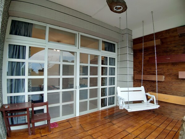 Comfort Triple Room | Terrace/patio - Lutenist B&B (Yuanshan)