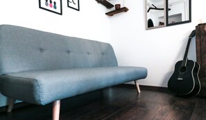 TV, books, music library - Charming Rustic Apartment in the city center (BG)