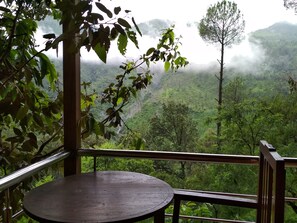 Outdoor dining - Tree House on Oak Tree  at Silent Valley Alchauna Along River Kalsa (Alchaunaa)