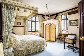 7 bedrooms, iron/ironing board, travel cot, free WiFi