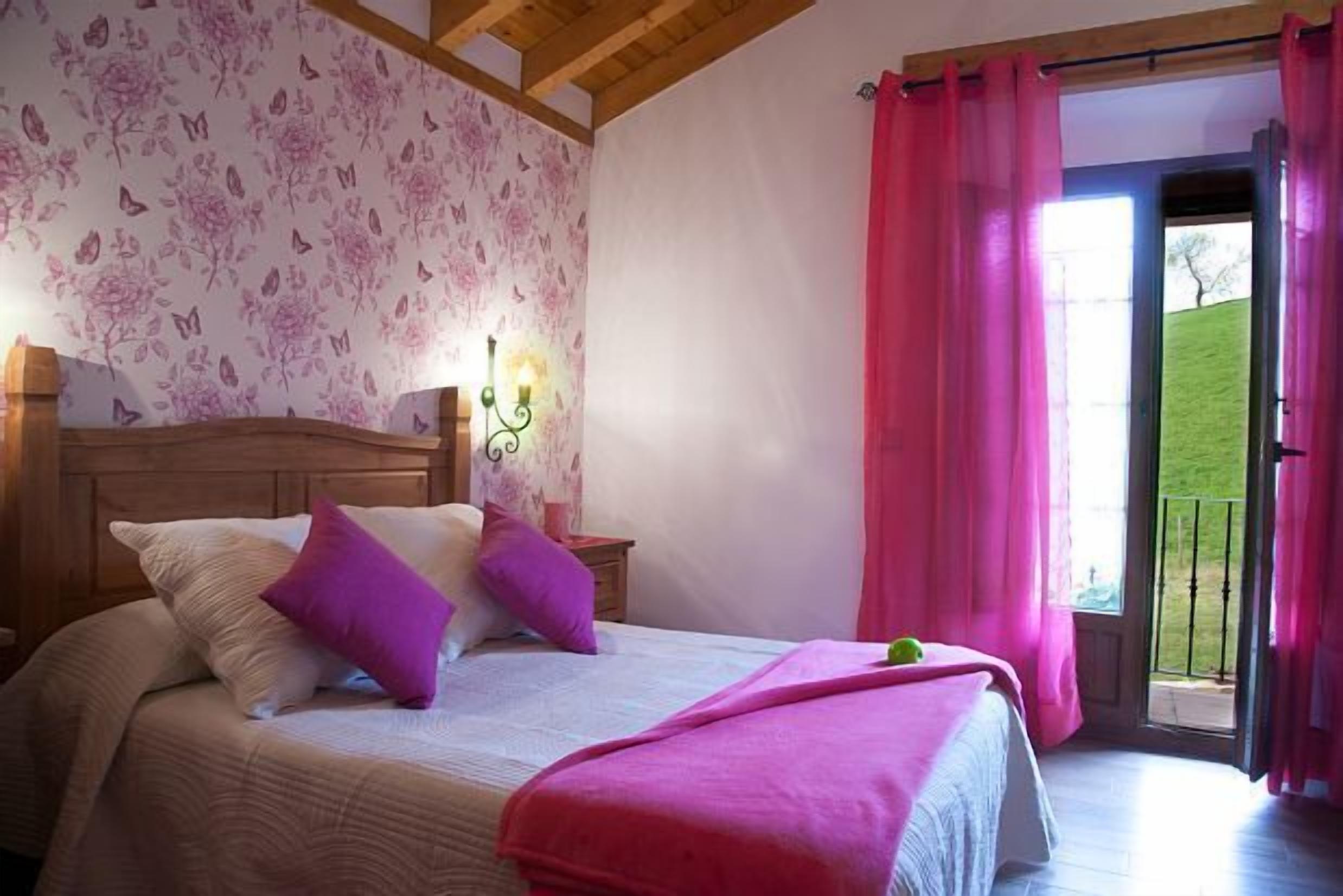 4 chambres, fer et planche à repasser, Wi-Fi gratuit, draps fournis