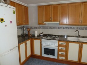 Frigorífic, microones, forn i placa de cuina 