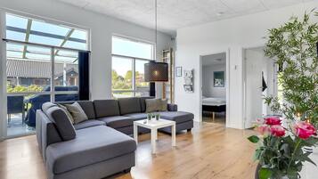 Tv, bordfodbold, bordtennisbord