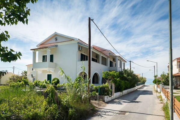 Exterior - Marias Seaside Apartments (Corfu)