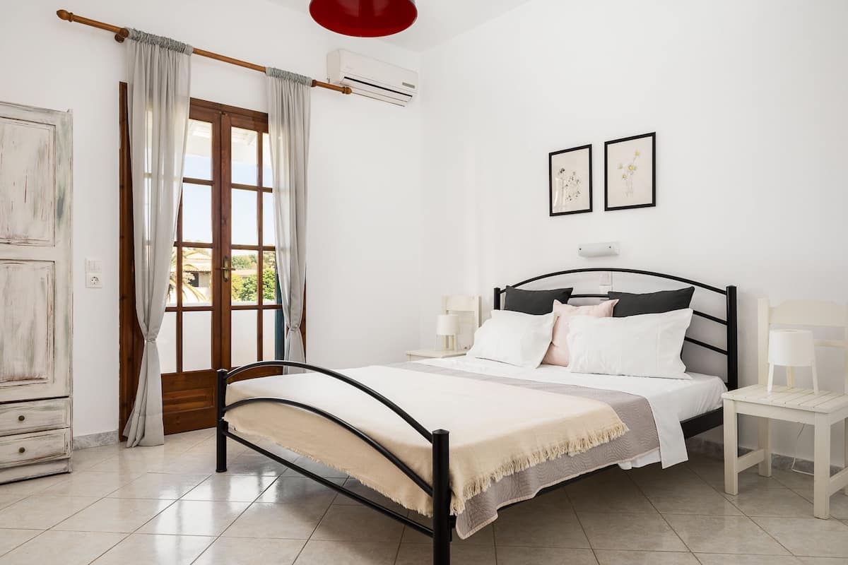 Apartment, Garden View | Cribs (free), WiFi (free), bed sheets