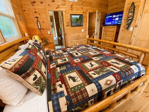 3 bedrooms, iron/ironing board, WiFi, bed sheets - Private, Screened Porch, Hot Tub, Fire Pit Area (Morganton)