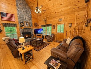 TV, DVD player, foosball - Private, Screened Porch, Hot Tub, Fire Pit Area (Morganton)