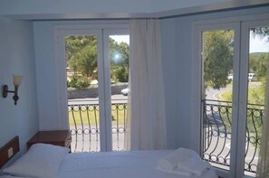 Double or Twin Room | Free WiFi