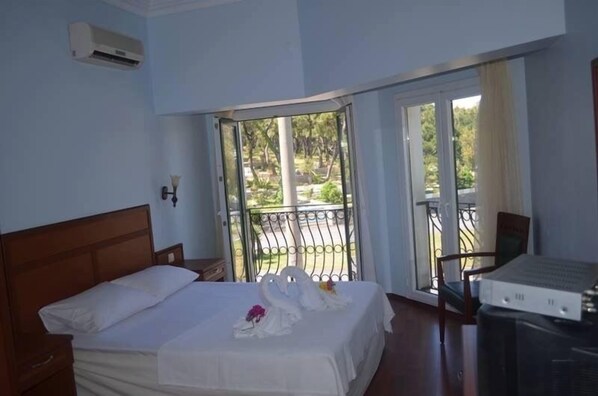 Double or Twin Room | Free WiFi - Silva Butik Hotel (Ayvalik)