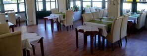 Free daily full breakfast