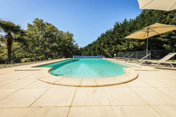 Piscine extérieure, piscine chauffée