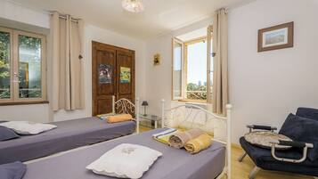 3 habitaciones, tabla de planchar con plancha y wifi