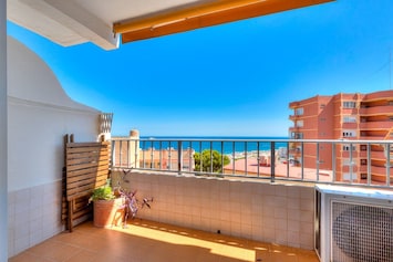 Amazing sea view from the balcony
with space for 2 tables with 5 chairs