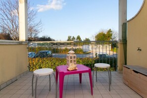 Property grounds - M247 - Marcelli, new two-room apartment with terrace and garage (Marcelli)