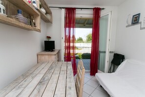 1 dormitorio y ropa de cama