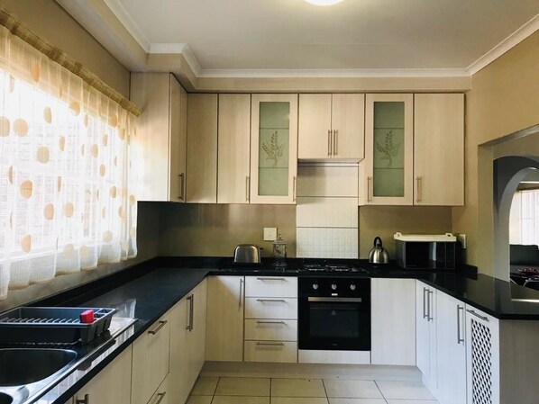 Family House, Garden View | Private kitchen