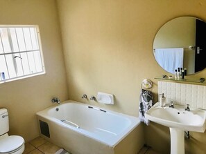 Family House, Garden View | Bathroom - 64 on Springbok (Akasia)