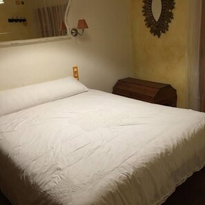 2 Schlafzimmer, Bügeleisen/Bügelbrett, Bettwäsche
