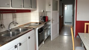Kaffetrakter/tekoker, kjøleskap, mikrobølgeovn og ovn