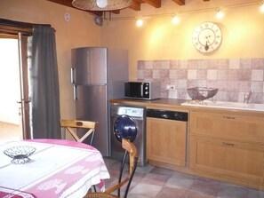 Kühlschrank, Mikrowelle, Geschirrspüler