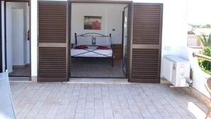 A bedroom with a bed, a painting, and a radiator. - Villa, Air-conditioned,  Heated Pool, Peaceful Location.
Beds 3,Bathrooms 3 (Quelfes. Olhao)