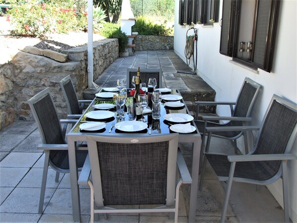 Outdoor dining