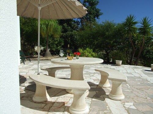 Villa autorisée et enregistrée, climatisée, avec piscine chauffée et privée. Emplacement paisible