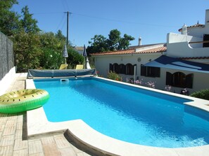 A heated pool - Villa, Air-conditioned,  Heated Pool, Peaceful Location.
Beds 3,Bathrooms 3 (Quelfes. Olhao)