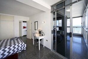 1 slaapkamer, een strijkplank/strijkijzer, wifi, beddengoed