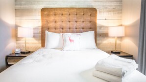 1 bedroom, iron/ironing board, WiFi (free) - Lamphouse I Queen Suite (Canmore)