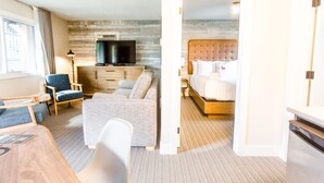 Interior - Lamphouse I Queen Suite (Canmore)
