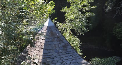 Gite on the edge of the Arac in a green setting with swimming pool